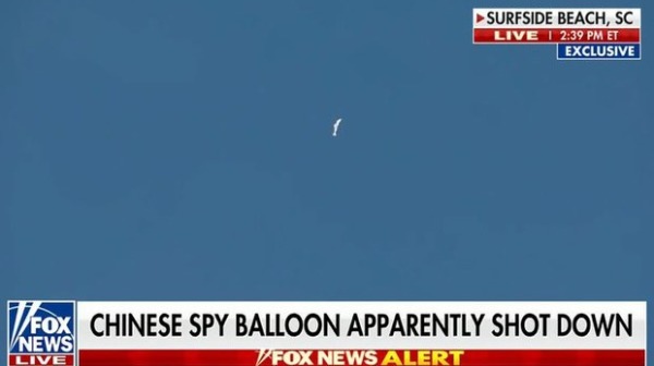 2月4日，五角大楼动用战斗机，发射导弹击落中国间谍气球。至此，缓和美中关系的希望随着气球的破裂而破裂。（图片来源：视频截图）