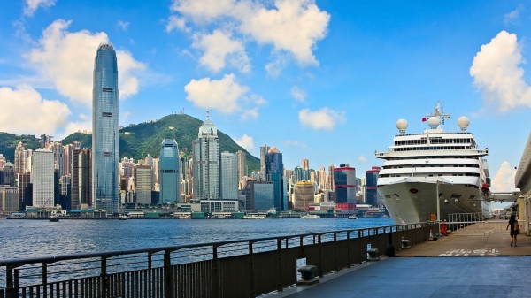 圖為香港維多利亞港。（圖片來源：Adobe Stock）