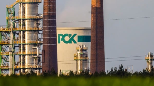 PCK炼油厂于2022年4月30日在德国施韦特成立，该炼油厂由俄罗斯能源公司 Rosneft 控股，并通过 Druzhba 管道加工来自俄罗斯的石油。