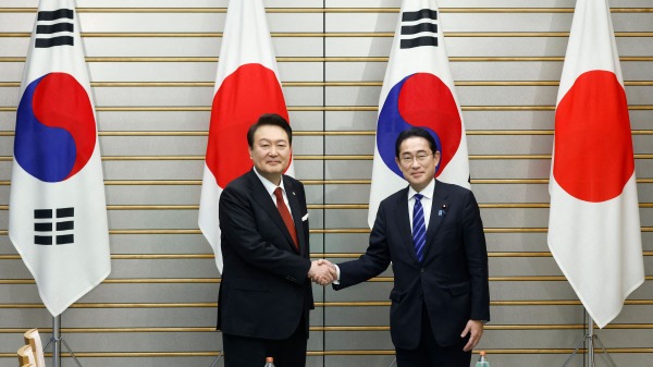 2023年3月16日，韓國總統尹錫悅（左）和日本首相岸田文雄在東京首相官邸舉行首腦會議