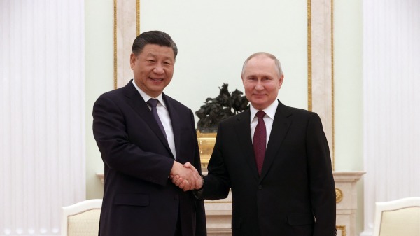 3月21日，习近平与普京正式会谈，之后中俄签署一份新“联合声明”。
