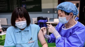 传山东强推第4针疫苗警方参与不签名者封门禁足(图)