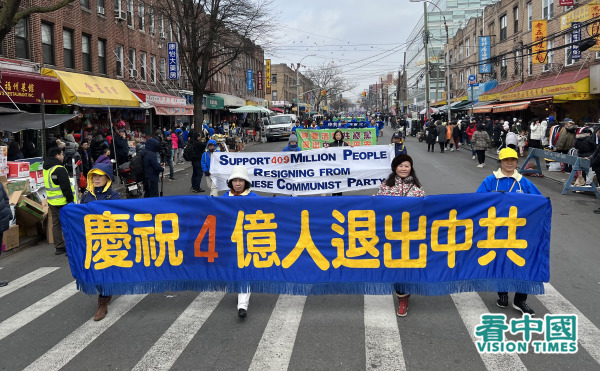 上千名纽约法轮功学员于26日在纽约市布鲁克林的八大道举行春季游行。