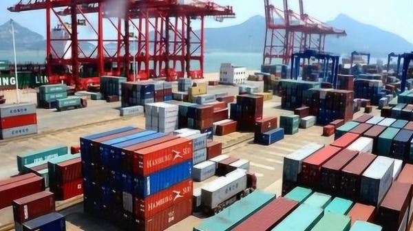 深圳鹽田港、上海港等多個大型港口都出現了集裝箱空置的情況