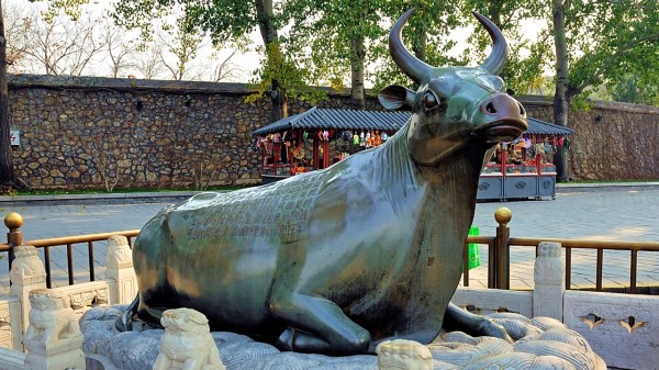 北京中國昆明湖東壩銅牛雕像