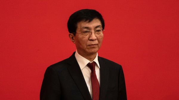 “三朝师爷”王沪宁出任中共中央政治局常委、全国政协主席。