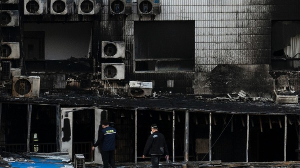 4月19日，北京丰台区长峰医院致命火灾后现场。