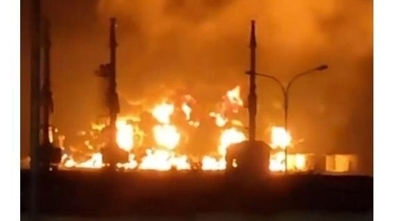 俄罗斯克里米亚储油厂大火 疑遭乌克兰无人机攻击