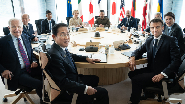 2023年5月21日，G7领袖在工作会议上合影。