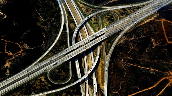 美国加州圣地牙哥的高速公路(Donald Miralle/Getty Images)