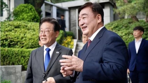 2023年6月8日，中国驻韩大使邢海明大使在官邸会见韩国共同民主党党首李在明。