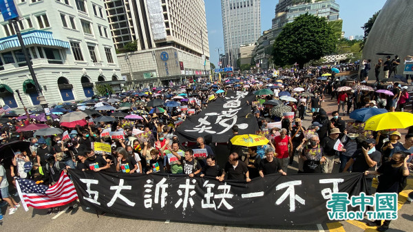 2019年10月香港市民发起九龙区反送中大游行，下午1时30分从尖沙咀梳士巴利花园游行到高铁西九龙站，主题为“废除恶法、独立调查、重组警队”。