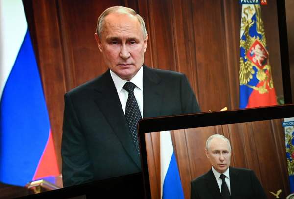這張照片顯示的是2023年6月24日，當瓦格納戰士發動叛亂時，螢幕上顯示的俄羅斯總統弗拉基米爾•普京在莫斯科發表聲明。