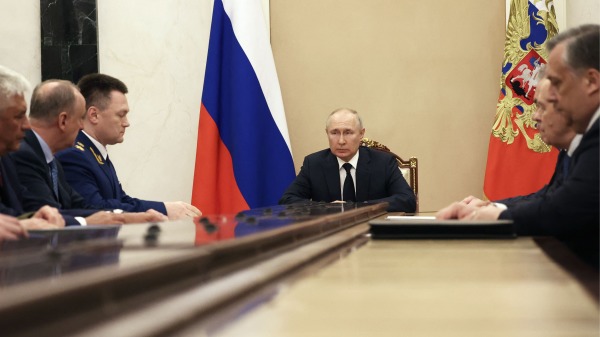 6月26日，俄罗斯总统普京会见了俄罗斯国家安全官员。