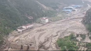 陝西泥石流沖毀村房北京高溫熱死導遊(組圖)
