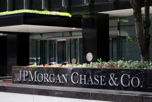 總部位於美國紐約市摩根大通集團（JPMorgan Chase & Co.）