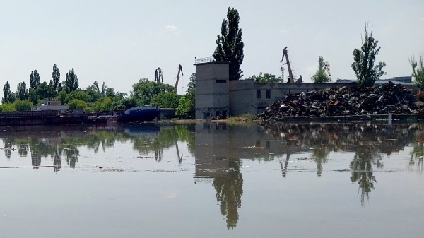 6月6日，在卡霍夫卡水电站水坝遭破坏后，赫尔松遭洪水淹没的区域。