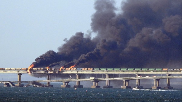 2022年10月8日，克里米亚大桥发生爆炸事件。