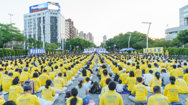 法轮功反迫害24周年，台湾法轮功学员举行游行及烛光悼念活动，五县市议员到场声援。