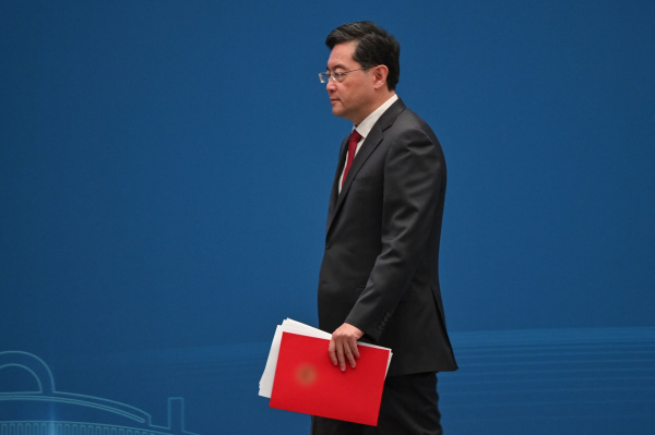 2023年4月21日，“中国式现代化与世界”蓝厅论坛在上海举行。国务委员兼外交部长秦刚出席开幕式并发言。
