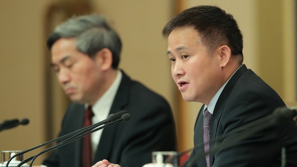 2019年3月10日，時任央行副行長潘功勝在全國人大會議期間出席了關於金融改革與發展的新聞發布會。(圖片來源：Lintao Zhang/Getty Images)