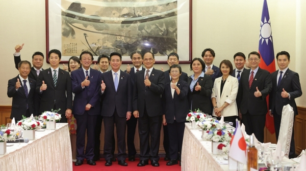 游锡堃接见日本在野党议员访团。