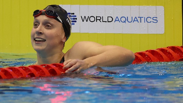7月29日，美國選手凱蒂．萊德基在日本福岡舉行的世界游泳錦標賽贏得女子 800m 自由泳決賽。