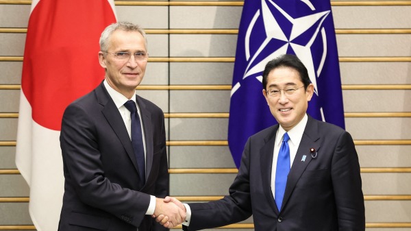 今年1月，日本首相岸田文雄与来访的北约秘书长斯托尔滕贝格会面。