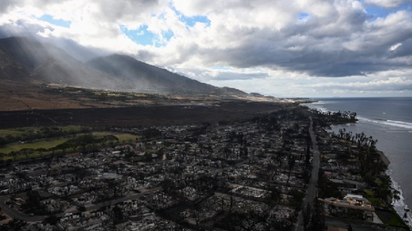 2023年8月10日航拍图像显示，夏威夷毛伊岛西部山火过后，拉海纳的房屋和建筑物被烧毁。