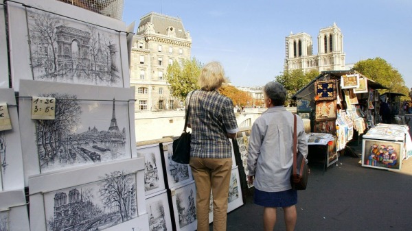  法国巴黎文化地标“塞纳河畔书摊”