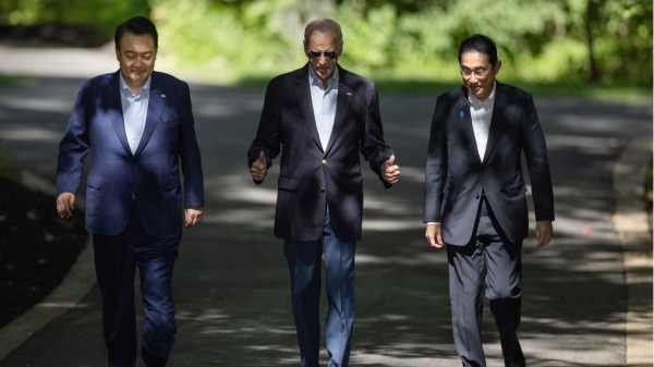 美國總統拜登、日本首相岸田文雄和韓國總統尹錫悅2023年8月18日在美國馬里蘭州大衛營，召開三國史上首度的單獨高峰會。(16:9)