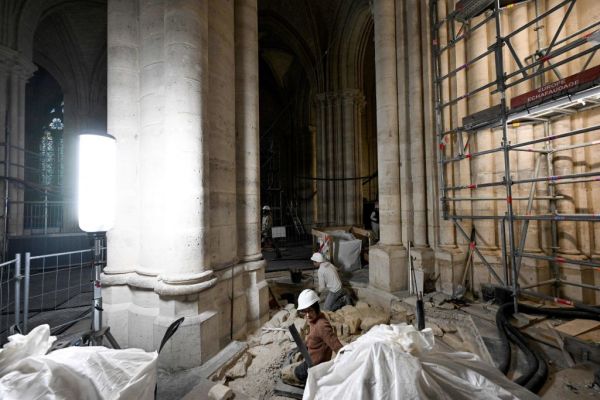法国文化的象征巴黎圣母院正在重建