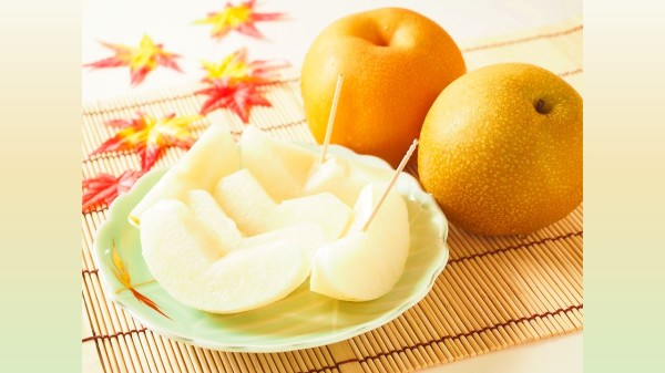 秋季的時令蔬菜水果，如藕、梨、山藥有很好的防燥潤肺功能。