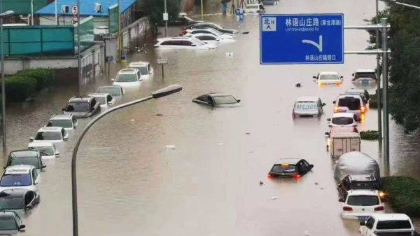 「杜蘇芮」為中國華北地區帶來連續強降雨，北京多地嚴重水浸。（圖片來源：微博）