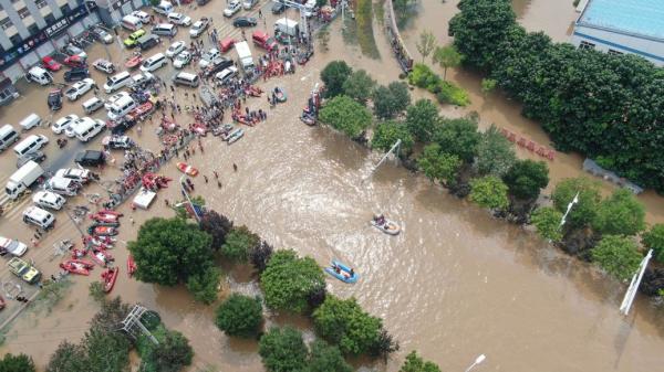 河北涿州灾情严重，全城遭淹。
