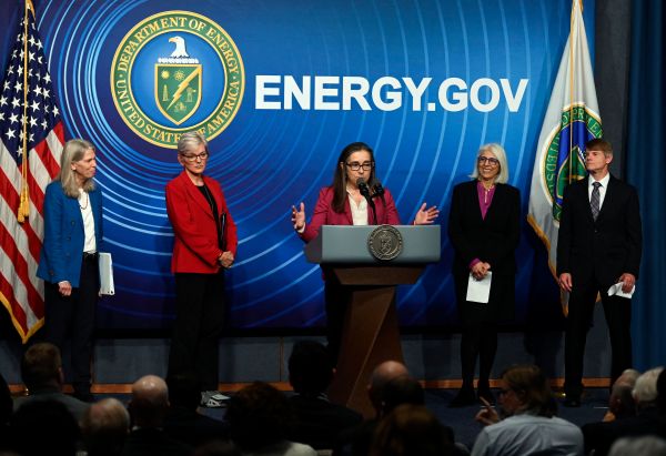 2022年12月13日，美国国家核安全局国防项目副局长马文·亚当斯在华盛顿特区的美国能源部举行新闻发布会，宣布核聚变研究的一个重要里程碑。