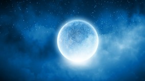 曾因火山爆发月亮变蓝8月31日再现蓝月(图)