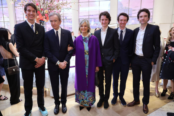 世界第二富豪、LVMH集團董事長伯納德•阿爾諾（Bernard Jean Étienne Arnault)及其家人