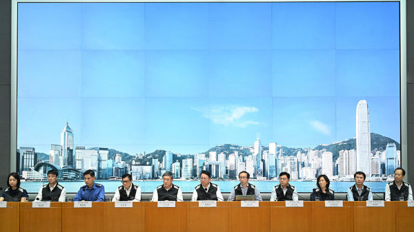 8日下午，政务司司长陈国基联同相关部门举行跨部门联合记者会。（图片来源：香港政府新闻处）