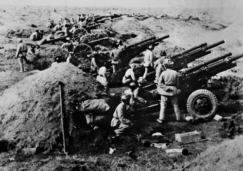 遼西會戰中，東北野戰軍炮兵部隊向錦州攻擊
