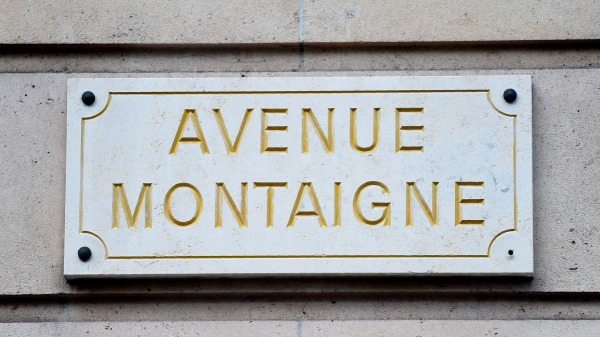法國巴黎蒙田大街匯聚了許多世界頂級奢侈品品牌，也是歐美貴族和世界名人常駐的地方。