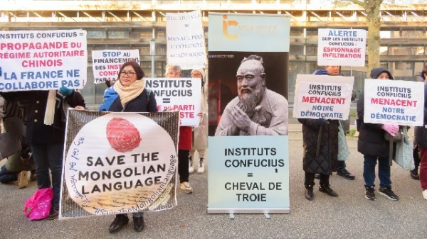 1月19日，法国公民倡议协会在拉罗谢尔的孔子学院前举行集会，要求法国政府关闭所有在法国的孔子学院。