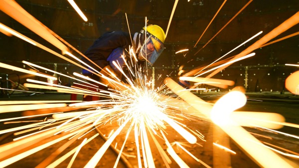 製造業連續第四個月萎縮，凸顯中國經濟步履艱難。