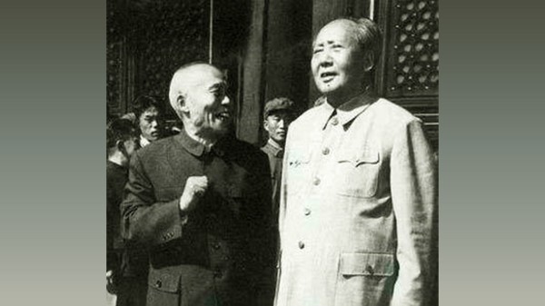 李宗仁（左）与毛泽东。