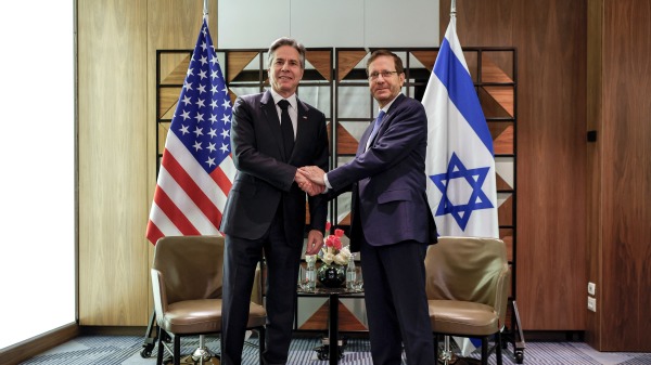 1月9日，以色列总统赫尔佐格与美国国务卿布林肯在特拉维夫举行会谈。