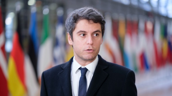 1月9日，法國總統馬克龍任命年僅34歲的阿塔爾（Gabriel Attal）為法國總理。