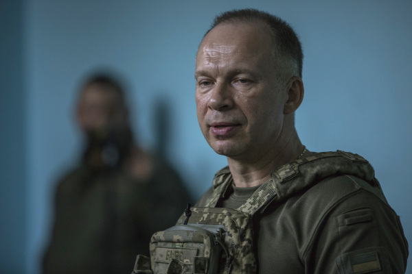 乌克兰武装部队总司令西尔斯基（Oleksandr Syrskyi）上将称，近日来东部战线遭到俄军猛烈攻击。