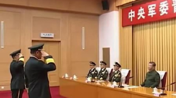 2023年7月31日，中國國家主席習近平主持舉行的新任火箭軍司令員和政治委員的晉銜儀式。