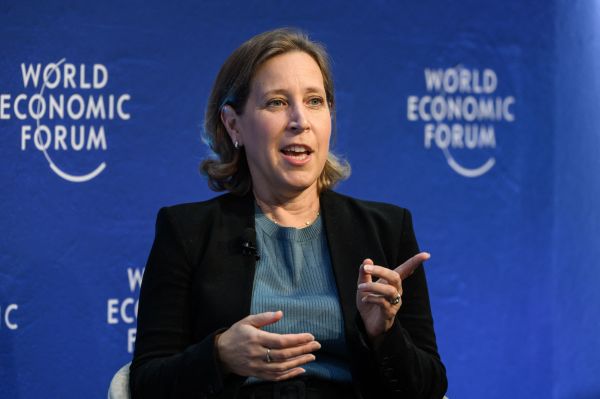 You Tube前首席执行官苏珊·沃西基于2022年5月24日在达沃斯世界经济论坛年会上发言。