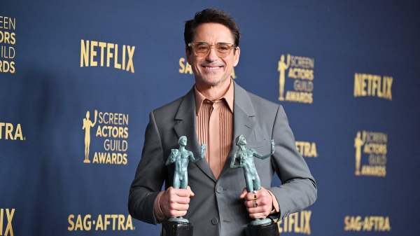 小劳勃道尼（Robert Downey Jr.）在第30届美国演员工会奖（Screen Actors Guild Awards）拿下最佳男配角奖。